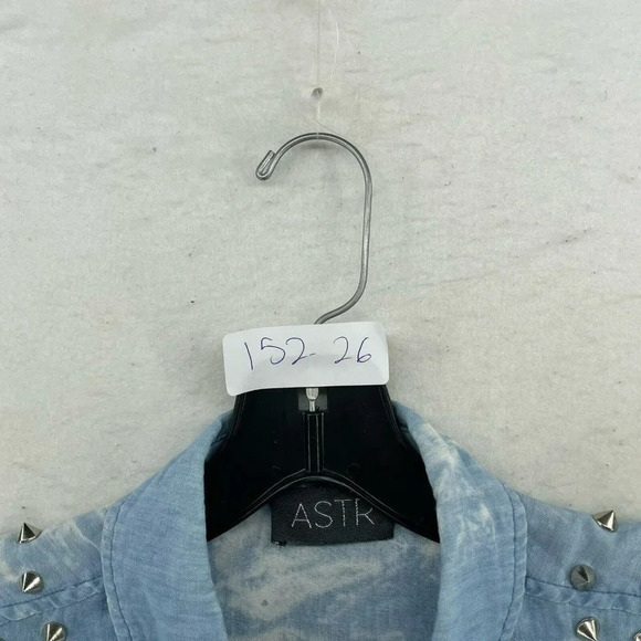 ASTR Tank Womens S Blue Bleach Detail Spikes Studs Split Back Hi-Low Soft Denim - Picture 11 of 11